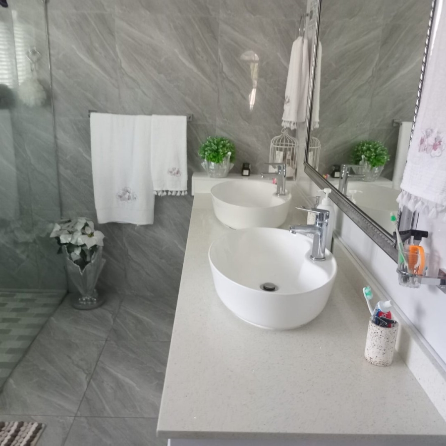 4 Bedroom Property for Sale in Dorchester Heights Eastern Cape